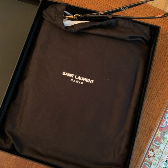 SOLD 🚨 YSL Clutch Pouch - Picture 4 of 6